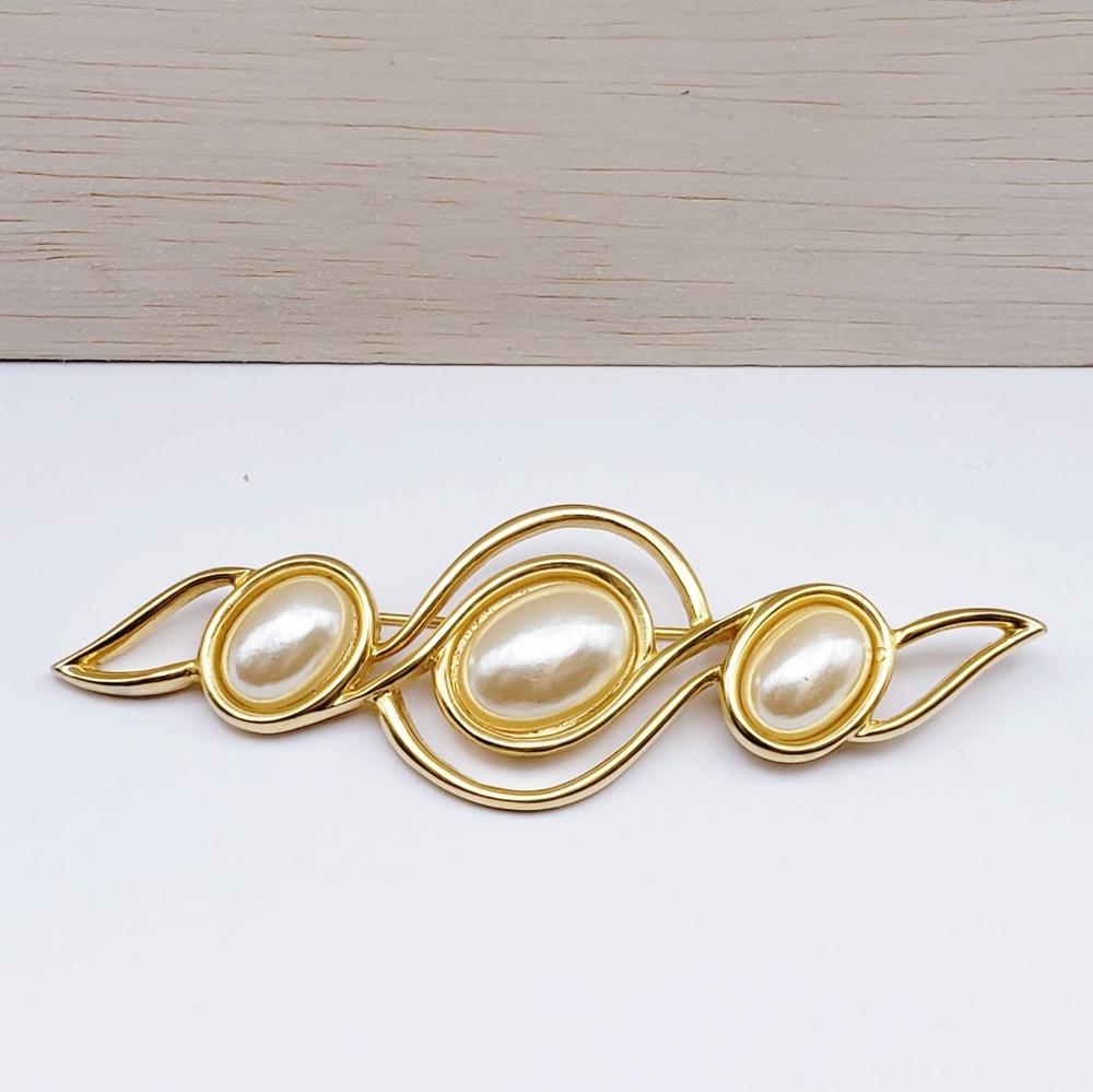 Vintage Triple Pearl Bar Brooch Gold Tone
